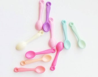 Spoons, Mini Plastic Spoon Charms, 10 Pcs Rainbow Mix Mini Spoon Pendants, Spoon Charms, Utensil Charms, 24x5mm Spoons, Zardenia