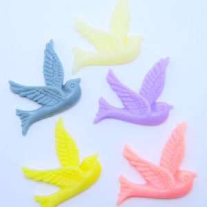Doves, Dove Cabochons, 5pcs Resin Bird Cabochons 26x28mm, 5 Color Sampler Pack, DIY Craft and Jewelry Findings, Zardenia