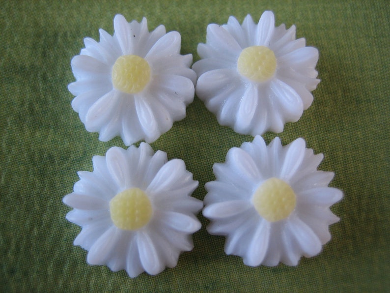 Daisy Cabochons, White Daisies, 4pcs Daisy Flower Cabochons, 12mm White Daisy Cabochons, DIY Resin Flowers, Resin Cabochons, Zardenia image 1