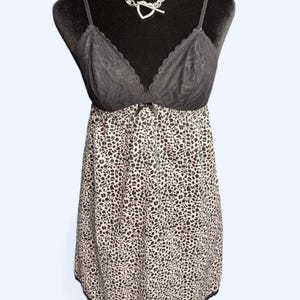 Y2K Affinitas Intimates - Abito sottoveste in pizzo nero con stampa leopardata - Lingerie babydoll trasparente (taglia piccola)
