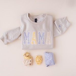 MAMA Keepsake Sweatshirt with Baby Clothes Applique Personalized Mothers Day Gift Embroidered Mama Memory Pullover for Mom Gift immagine 2