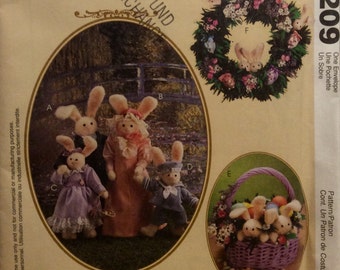 Sewing Pattern Rabbit Family Stuffed Toys 18" Mother Father 13" & 11" Bunnies Wreath Basket Seasonal Easter Spring Decor Uncut 1998
