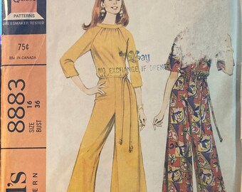 Patrón de costura para vestido pantalón de moda de los años 60, cuello alto, mangas raglán, bolsillos laterales y perneras acampanadas, talla 16, McCalls 8883, c. 1967