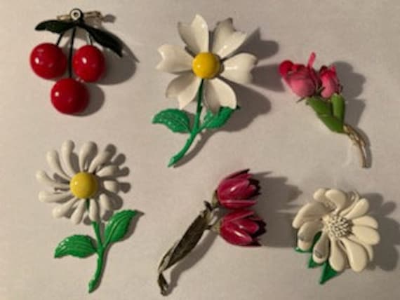 Vintage Enamelled Flower Power 1960s Floral Pins … - image 2