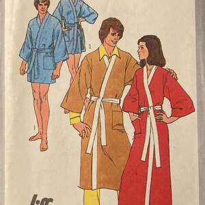 May include: Simplicity 9507 sewing pattern featuring illustrations of bathrobes. The pattern includes a medium size for men, with a range of 96-102 cm. The image shows a variety of robe styles in different colours.