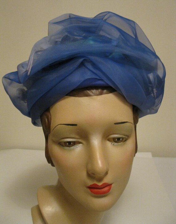 Vintage 1960s Cornflower Blue Silk Organza Swirl Floral Hat  display picture 3