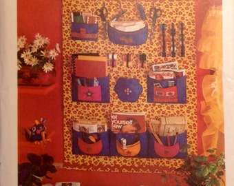 Accessoires de couture vintage motif organisateur mural Sewphie couture oiseau coussin à épingles dé à coudre ciseaux non découpé 1972