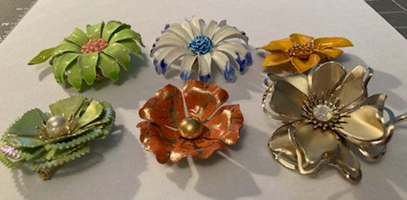 Vintage Enamelled Flower Power 1960s Floral Pins … - image 3