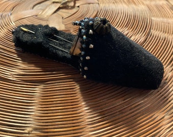 Sewing Slipper Thimble Holder Needle and Pin Holder Vintage Beaded Black Velvet Victorian Style Sewing Tool Old Glass Cut Steel Beads