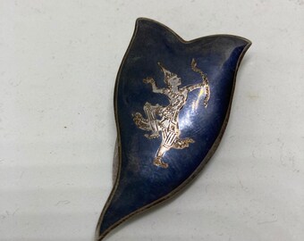Vintage SIAM Silver Niello Lord Rama Image Temple Dancer Dress Clip 1950s Sterling Silver Ramayana Bow and Arrow Organic Shield Shape