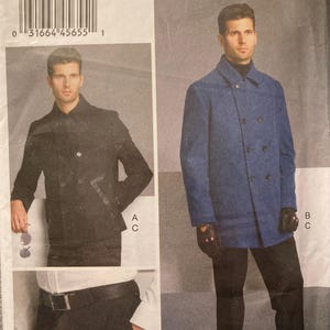 Peut inclure: Un patron de couture pour un manteau à double boutonnage avec un col en V et des manches longues. Le patron est pour les tailles 40-42-44-46. Le patron est de Vogue Men.