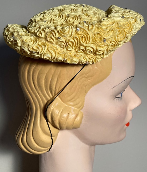 Vintage 1950s Yellow Straw Rhinestone Trimmed Shap