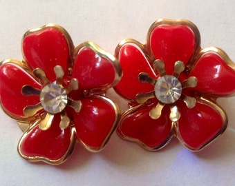 Vintage Flowers Red Plastic Petal Gold-tone Clip-On Earrings New Old Stock 1960s Mod Sparkly