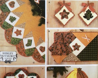 Fat Quarter Club Quilted Seasonal Ornaments Decor Wreath Tree Skirt Bags Table Linens