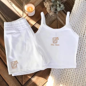 Zestaw do picia dla Pani Piżamy, Tank & Joggers dla Pani, Piżama ślubna, Piżama dla Panny Młodej, Zestaw dla Pani, Strój na Wieczór Panieński, Prezent zaręczynowy dla niej, Haft