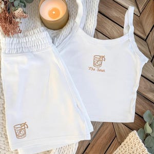 Zestaw do picia dla Pani Piżamy, Tank & Joggers dla Pani, Piżama ślubna, Piżama dla Panny Młodej, Zestaw dla Pani, Strój na Wieczór Panieński, Prezent zaręczynowy dla niej, Haft