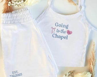 Top corto de novia bordado personalizado "Going to the Chapel", ideal para el día de la boda o como regalo para la futura Sra.