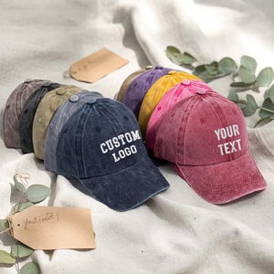 Cappellino unisex personalizzato ricamato con il tuo testo come regalo per il testimone di nozze, cappellini con monogramma ricamati a mano personalizzati, regalo per lei, regalo per feste aziendali