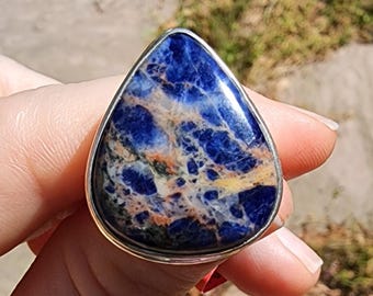 Anillo de sodalita: hecho a mano en plata de ley, talla 8.5