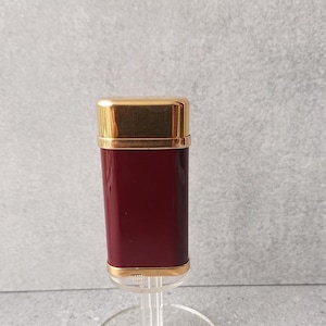 Vintage Cartier Godron Gas Lighter – Red Lacquer & Gold-Plated – Swiss Luxury Collectible