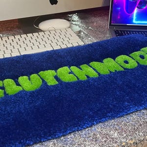 Gamer Tufted Wrist Rest &#39;Clutch Mode&#39; Keyboard Rug for Competitive Play & Comfort
