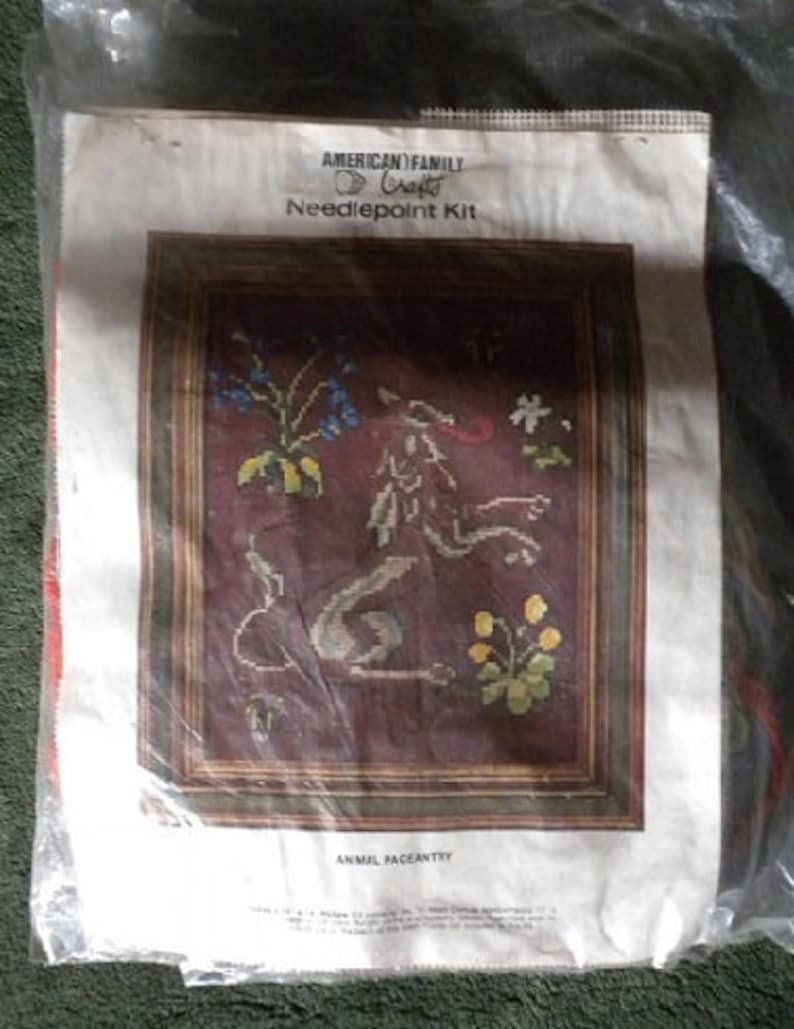 1970s American Family Crafts Animal Pageantry Medieval Lion Celtic 10ct Crewel Yarn Needlepoint Picture Craft Kit NewOld in Pkg