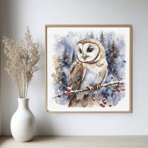Peut inclure: Impression encadrée à l'aquarelle d'un effraie des clochers perchée sur une branche avec des baies rouges. Le hibou a un visage blanc et des plumes brunes, sur fond de forêt enneigée. Le cadre est en bois clair.