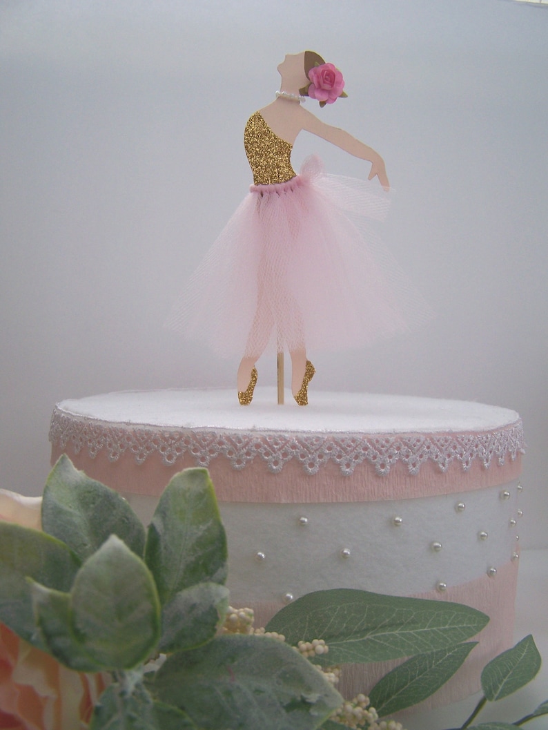 Happy birthday танцоры. С днем рождения балерина. С днём рождения хореографу. С днем рождения балет. Украшение торта для балерины.