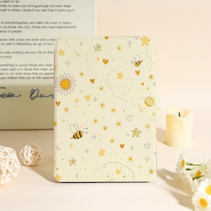 Sunny Bees & Flowers Pattern Kindle Case For Paperwhite 12th 7&quot;, Paperwhite 1/2/3/4, Kindle 11th/12th Gen, Colorsoft Case, Bookish Gifts