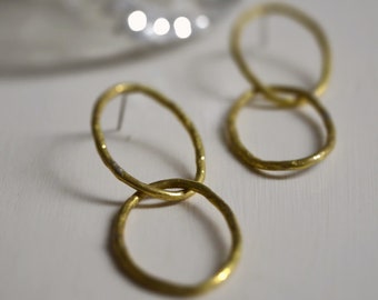 Linked hoop earrings