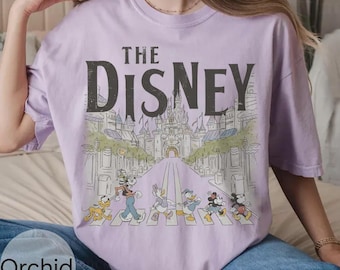 Comfort Color® Disney Micky und Freunde Crossing the Road Shirt, Retro Micky T-Shirt, Disneyworld Shirt, Vintage Goofy Pluto T-Shirt, Magisch