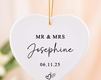 Presente de casamento para Sr. e Sra., etiqueta personalizada para pendurar, placa de cerâmica em formato de coração para o dia do casamento.