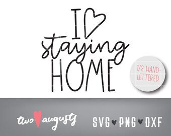 Uwielbiam zostawać w domu, ręcznie pisane, wysoki, chudy, smukły dom wiejski SVG, dxf, PNG, wystrój, svg, prosty, gospodarstwo, spiżarnia, pismo odręczne, cricut, rae