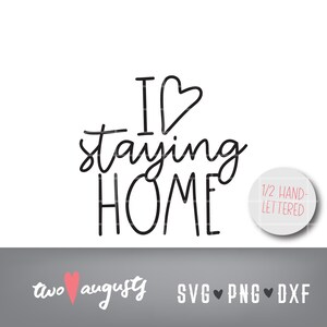 Me encanta quedarme en casa, letras hechas a mano, granja alta y delgada SVG, dxf, PNG, decoración, svg, simple, granja, despensa, escritura a mano, cricut, rae