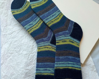 Wollsocken Männer handgestrickte Socken gestreift Wollsocken gemütliche Stricksocken Geschenk für Ihn warme Wintersocken handgemachte Socken Größe 44 45