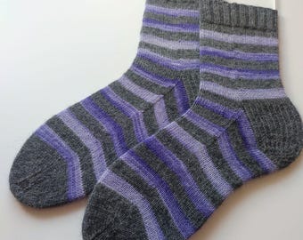 Hand-knitted socks – grey base with purple stripes, size 38–39