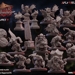 Op de afbeelding: Een verzameling van tien grijze miniatuur ratachtige krijgers, inclusief figuren met waaiers, zwaarden en banieren. De set is gelabeld Gutter Ronins Part 11, July Release 2026 en bevat ronde, getextureerde bases voor elk figuur.