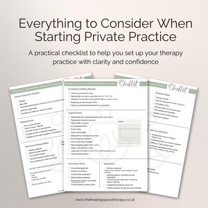 Op de afbeelding: Een stapel checklists met de titel "Alles om te overwegen bij het starten van een particuliere praktijk." De checklists zijn wit met groene accenten en bevatten tekst over het opzetten van een therapiepraktijk. Het websiteadres is zichtbaar.