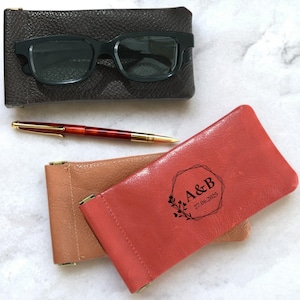 Personalized Genuine Leather Glasses Pouch – Custom Name Engraved – Soft Squeeze-Top Eyeglass Case for Men & Women