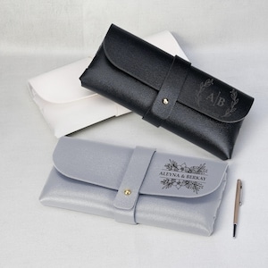 Custom Leather Glasses Case with Name | Personalized Eyewear Holder for Men & Women | Engraved Sunglasses Pouch | Gift for Dad, Mom