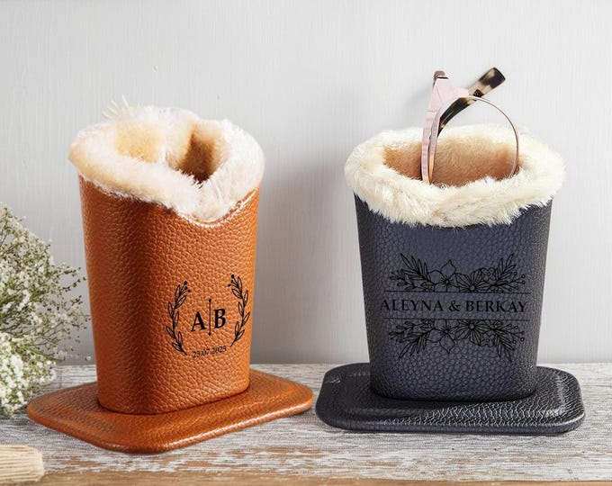 Personalized Litchi Texture Leather Eyewear Stand & Pen Holder – Custom Glasses Base Desk Organizer – Handmade Mini Eyeglass Stool