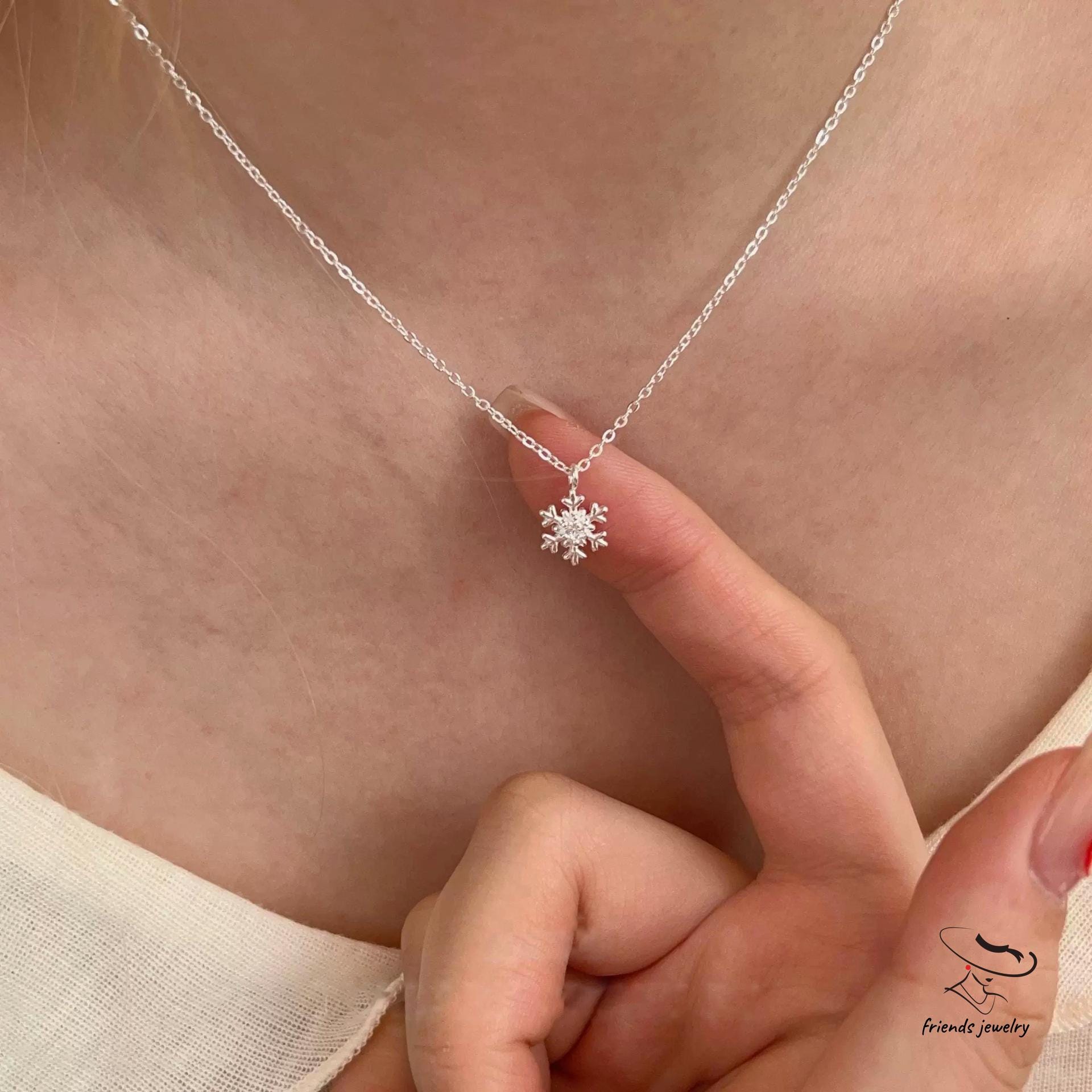 kkjoy Kerstketting roestvrij staal feestelijke hanger ketting voor kerstfeest sieraden cadeau voor vrouwen mannen, Length 45 5m, Roestvrij staal, Geen edelsteen