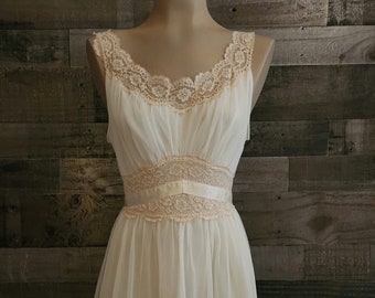 Vintage 1950&#39;s Cream Nightie by Vanity Fair |  Sexy Rockabilly Style Nightie | Wedding Nightie | 36