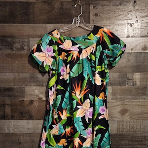 Vintage Black Hawaiian Maxi Dress with Colorful Orchid Bird a Paradise Tropical Print | M/L