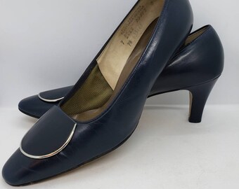 navy blue pumps size 10