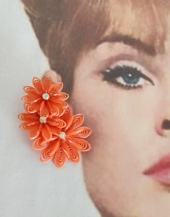 Vintage 1950's Clip On Floral Earrings | Overlappi