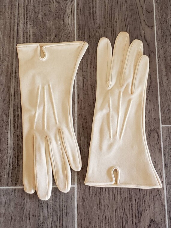 Vintage Pale Yellow Dawnell Gloves, Pretty Yellow… - image 4