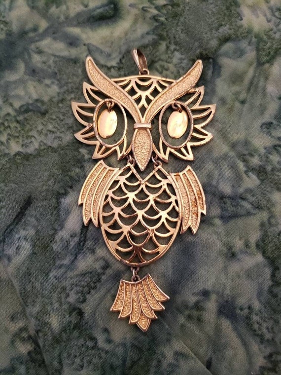 Vintage Large Gold Tone Articulating Owl Pendant … - image 1