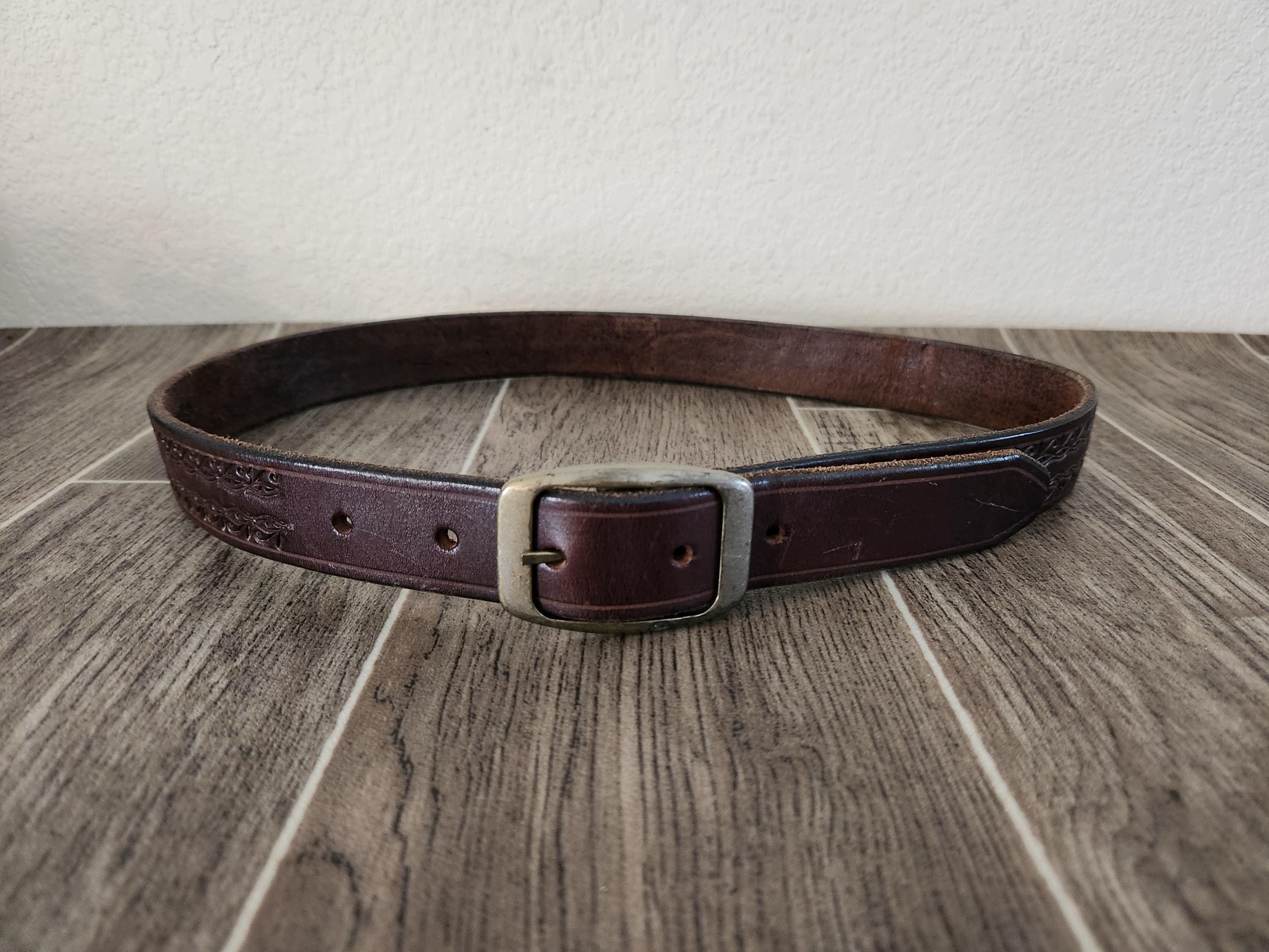 Vintage Tooled Leather Belt with silver braiding.  SZ 32 M/F Vintage Brown Leather Tooled Belt | Silver Tone Buckle  main image 3