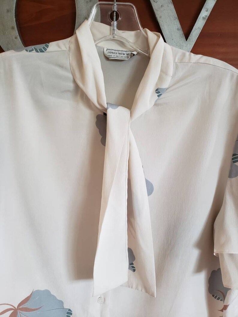 Secretary Blouse Vintage 1970/'s Flutter Sleeve Sheer Floral Blouse by Jones New York 34 Bust Pussy Bow Blouse